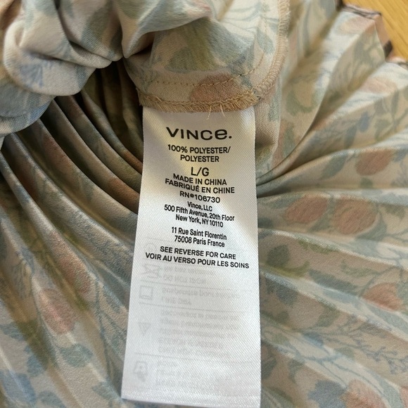 VINCE pomegranate pleated blouse keyhole v-neck charmeuse long sleeve size L - Picture 14 of 16